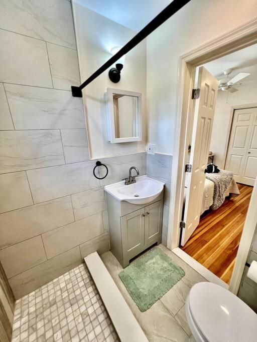 Modern Apartment - 3 Bedrooms, 2 Bathrooms New York Exterior photo