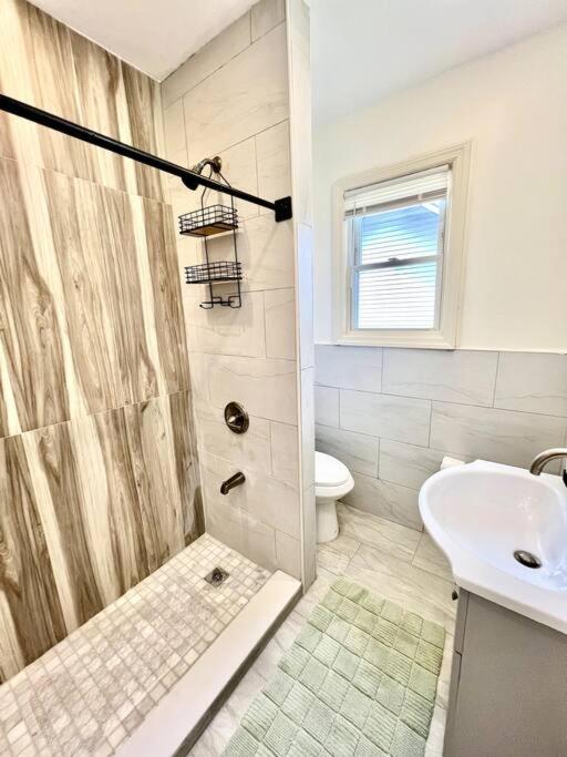 Modern Apartment - 3 Bedrooms, 2 Bathrooms New York Exterior photo