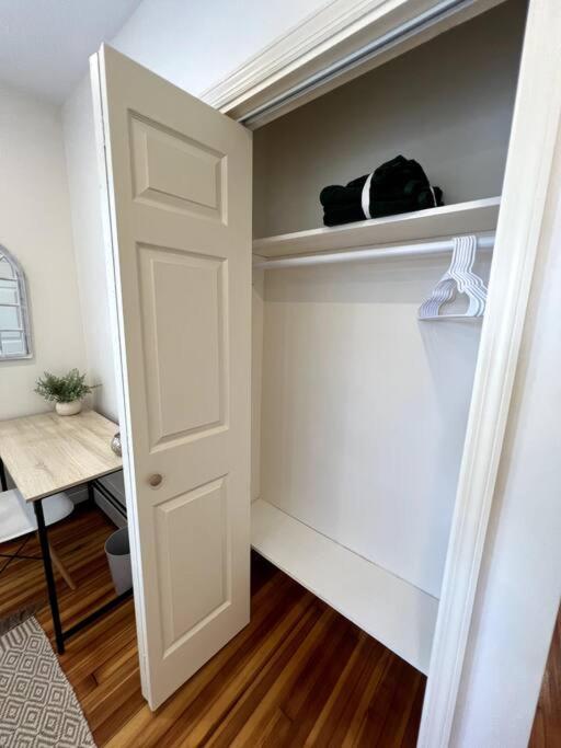 Modern Apartment - 3 Bedrooms, 2 Bathrooms New York Exterior photo